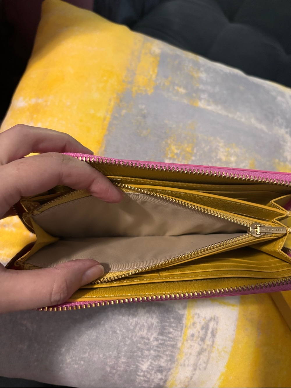 New Marc Jacobs The Snapshot pink large zip wallet - Picture 8 of 9